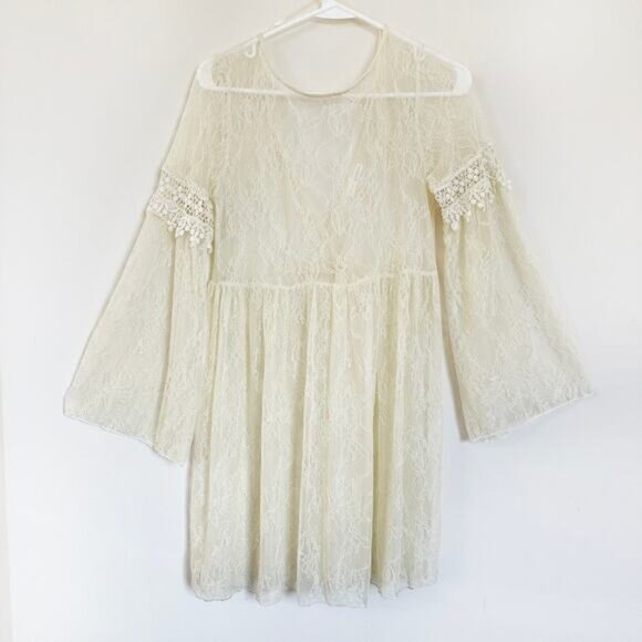 Coco + Jameson Dresses & Skirts - Coco + Jameson Lace Dress Bell Sleeve Deep V Back Short Junior LARGE Cream
